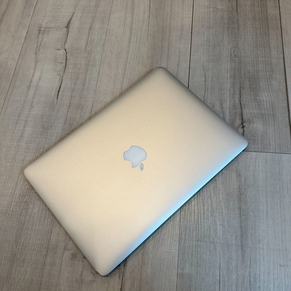 MacBook Air - Picture 2 of 4